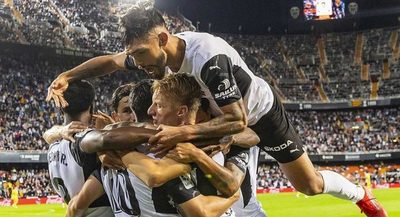 Con Alderete de titular, el Valencia vence al Villarreal en Mestalla