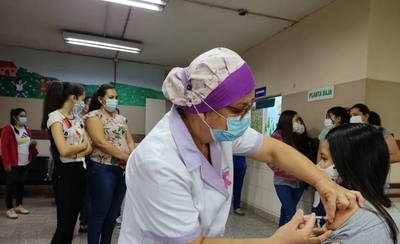 Diario HOY | Adolescentes podrán vacunarse contra el Covid en Clínicas