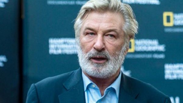 Asistente de dirección reconoce error y Alec Baldwin habla sobre Halyna Hutchins