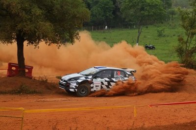 Rally de Cordillera: Diego Domínguez propina el primer golpe