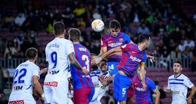 El Barcelona empata con Alavés y suma su tercer juego sin ganar en LaLiga