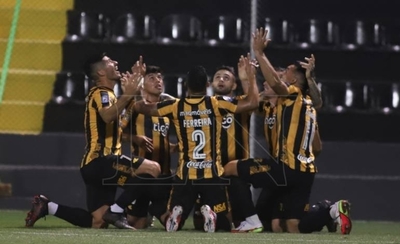 Diario HOY | Guaraní, contra viento y marea, firme en la cima