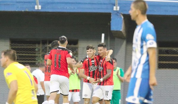 Crónica / ESPINOZA DA UNA SONRISA AL GUMARELO