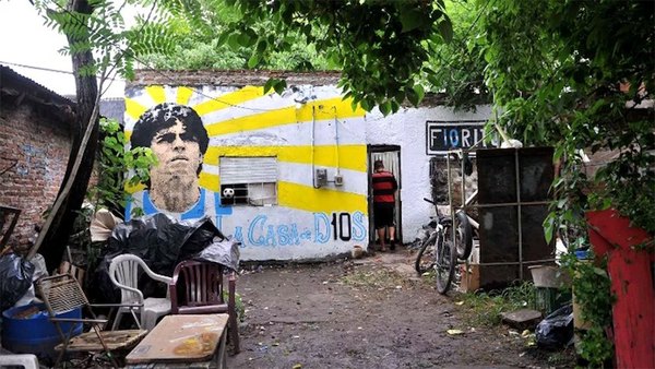 Crónica / Maradona “vive” y lo felicitó el rollete voi
