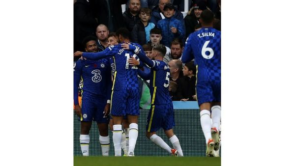 Chelsea golea, mientras Almirón sigue suplente