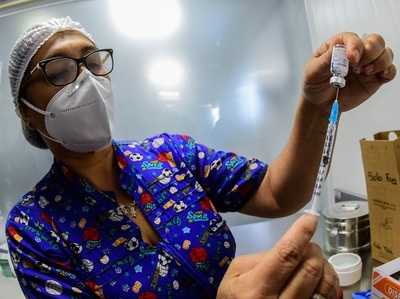 Mañana vacunarán a adolescentes de 16 y 17 años con dosis de Pfizer