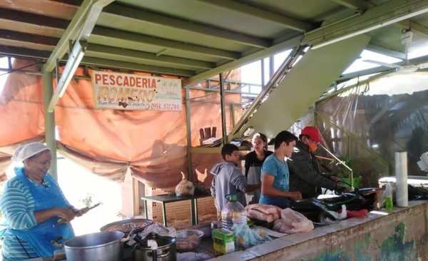 Vendedores de pescados de Remanso siguen con las ofertas de sus productos antes de la veda | Ñanduti