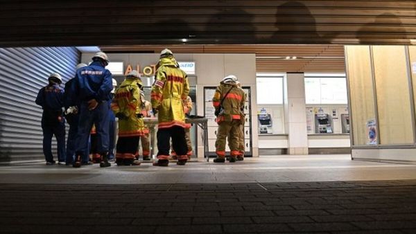 Ataque en tren de Tokio: sujeto hirió con un cuchillo a por lo menos 10 personas