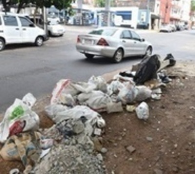 Sigue irregular recolección de basuras en Asunción  - Paraguay.com