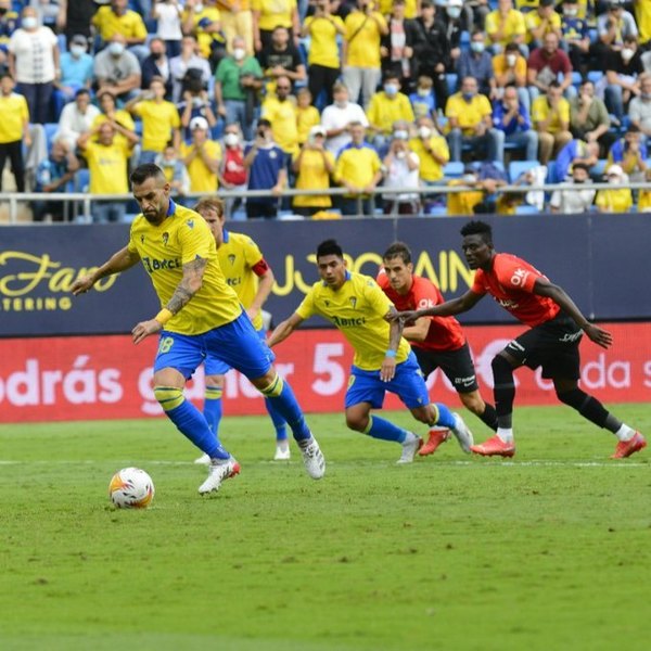 Con Arzamendia en cancha, Cadiz empata y sigue fuera del descenso