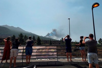 Polémica en España: volcán de La Palma se convirtió en atractivo turístico