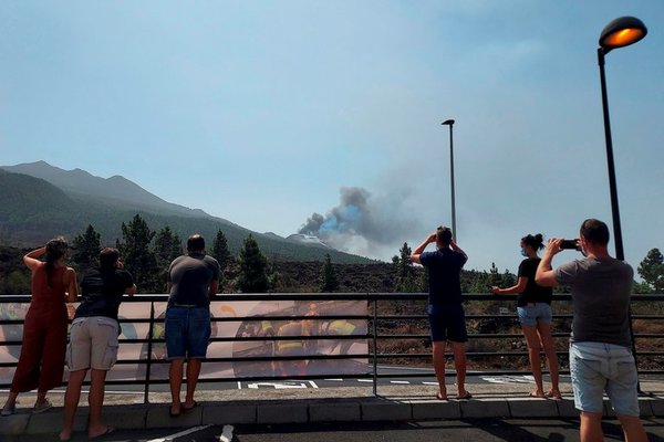 Polémica en España: volcán de La Palma se convirtió en atractivo turístico
