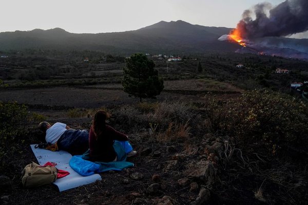 Polémica en España porque el volcán de La Palma se convirtió en una atracción turística | Ñanduti