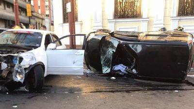 Choque y vuelco en microcentro de Asunción