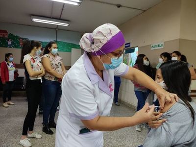 Desde mañana habilitan vacunas contra Covid-19 para adolescentes en Clínicas - Nacionales - ABC Color