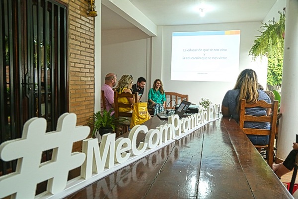 Nace #MeComprometoPy plataforma de debate | OnLivePy