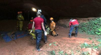 La policía confirma 7 muertos entre los bomberos atrapados en una cueva de Brasil