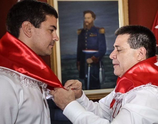 «Santi, si yo no ordeno otra cosa, será el próximo presidente», dice Horacio Cartes