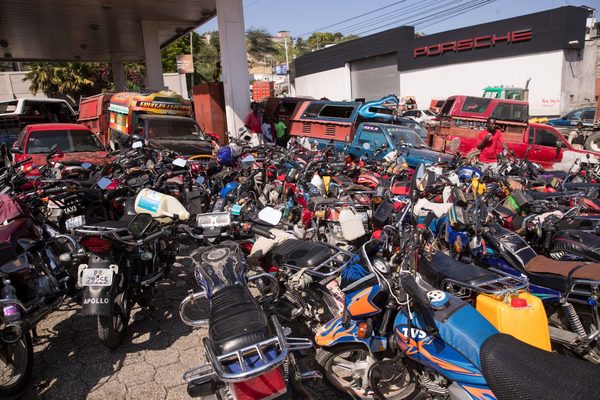 Aglomeraciones en las gasolineras tras semanas de escasez en Haití - MarketData