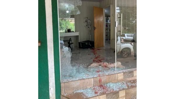 Acribillan a estilista en su salón de belleza en Bado