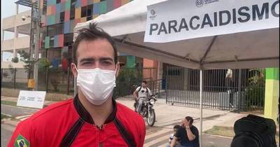 La Nación / La Cuadra del Deporte congrega a paracaidistas