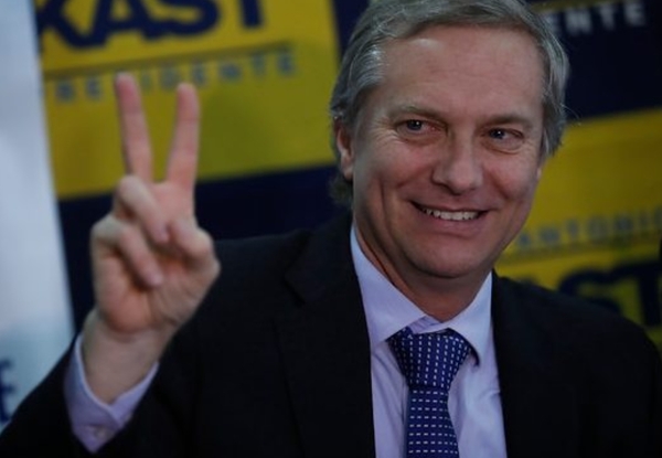 El candidato de la derecha chilena, José Antonio Kast, se afianza en la preferencia de los electores
