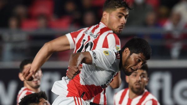 Robert Rojas marcó en empate de River Plate ante el Pincha