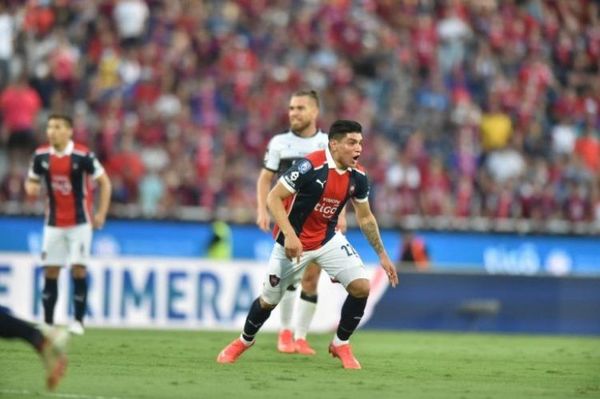 Cerro Porteño festeja en el superclásico ante Olimpia