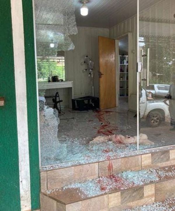 Asesinan a balazos a un peluquero en su salón de belleza