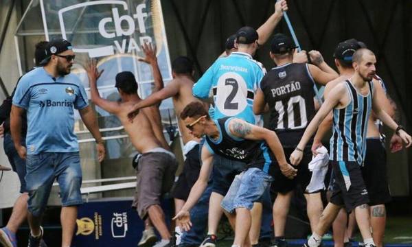 Hinchas de Gremio invaden cancha - El Independiente