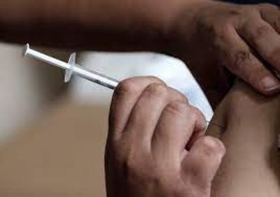Se realiza este lunes aplicación de primeras dosis, incluyendo a adolescentes de 16 a 17 años