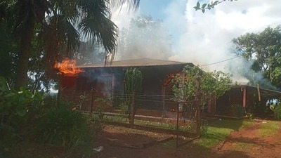 UN INCENDIO CONSUMIÓ UNA VIVIENDA EN ITAPÚA POTY - Itapúa Noticias