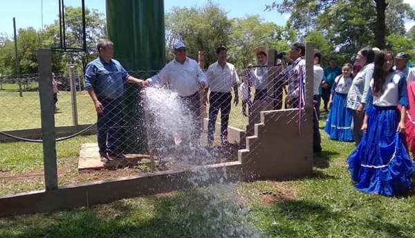 Inauguran sistemas de agua potable en Raúl A. Oviedo - Noticiero Paraguay
