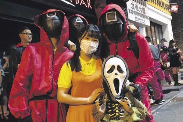 Personajes de la televisión se unen a las brujas y zombies en Halloween