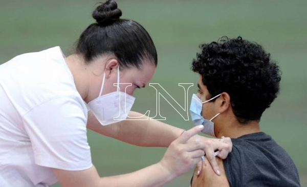 Diario HOY | Quejas en vacunatorios por requisitos para inmunizar a adolescentes