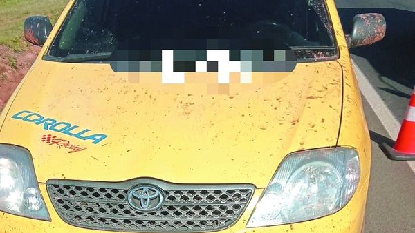 Huyó en taxi ajeno para ver a su amante y su doña le pilló