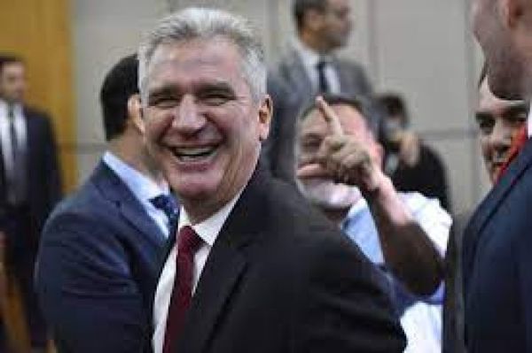 Bacchetta habría vuelto al oficialismo porque quiere ser miembro del TSJE