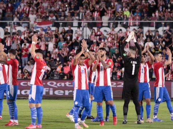 Multan a la APF por exceso de hinchas en el partido Paraguay - Argentina - El Trueno