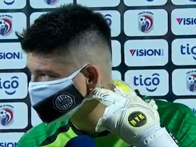 Aguilar y la pregunta que no escuchó por el cántico de los hinchas de Cerro en La Nueva Olla - Cerro Porteño - ABC Color