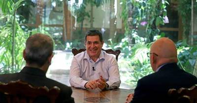 La Nación / La gente está cansada de la vieja política que se dedica al apriete, asegura Cartes