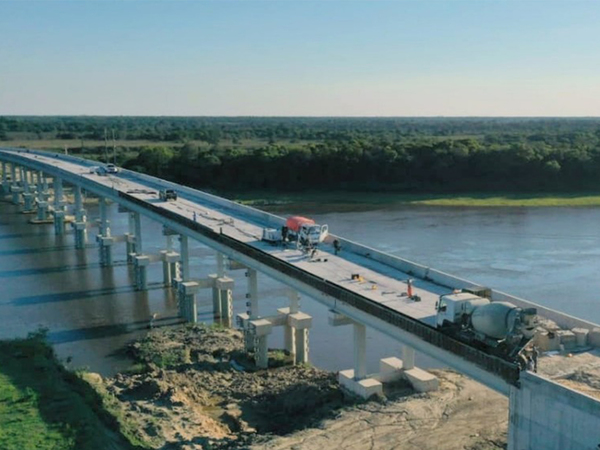 Ruta Pilar- Alberdi: Colocan la última carga de hormigón sobre el puente del río Tebicuary - ADN Digital