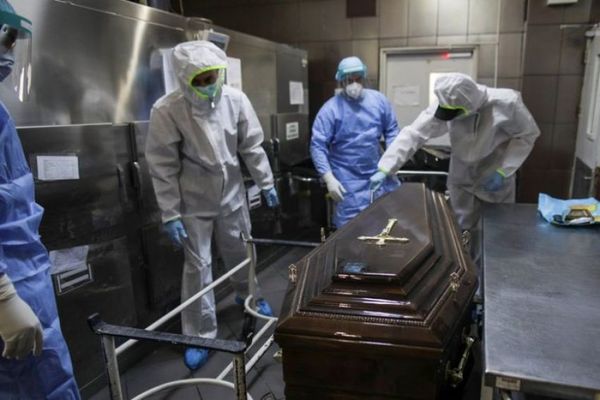 La pandemia de COVID-19 superó las cinco millones de muertes en todo el mundo