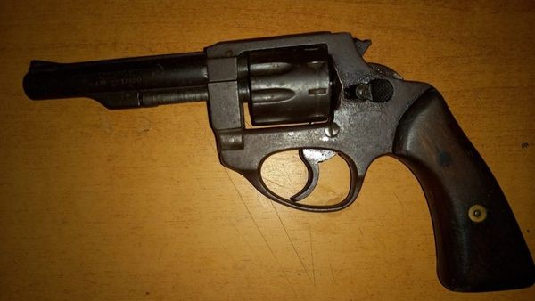 Tres heridos tras ataque a balazos frente a una lomitería en Limpio