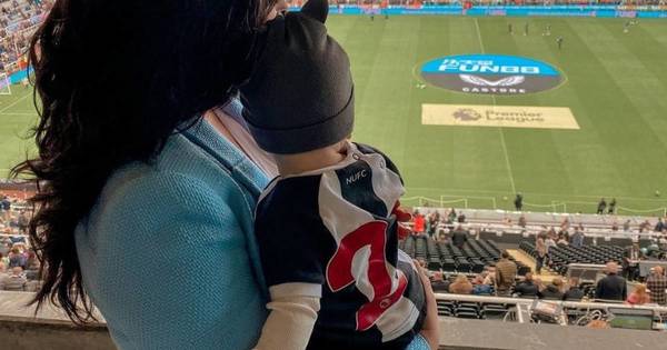 La Nación / Bebé de Almirón, por primera vez en un estadio de fútbol