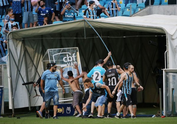 El Gremio de Villasanti pierde ante Palmeiras y sus hinchas destrozan el VAR
