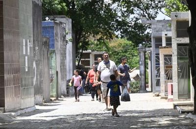 Día de los fieles difuntos: Piden cumplir con protocolo sanitario en cementerios - Nacionales - ABC Color