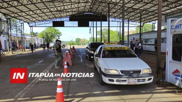 TAXISTAS LADO ENCARNACIÓN SIGUEN LLEVANDO PASAJEROS HASTA CABECERA DE POSADAS - Itapúa Noticias