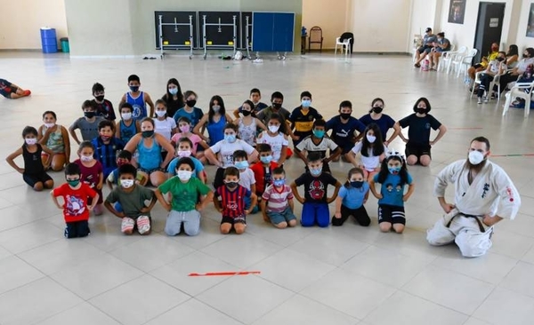 Diario HOY | La Escuela Deportiva SND llegó al Barrio San Francisco de Asunción
