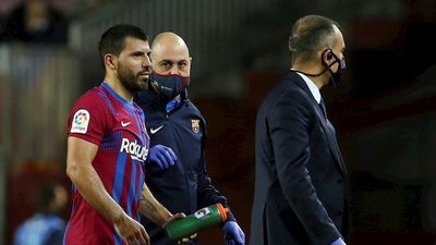 Kun Agüero estará, como mínimo, tres meses de baja