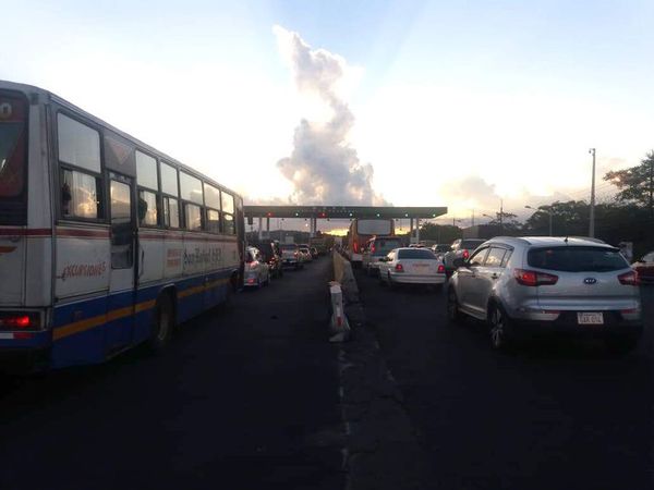 Caminera inició “operativo verano”, pero el caos se apoderó de ruta PY02 - Nacionales - ABC Color